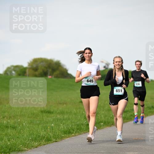 10.05.2026 - 8. Wedeler Halbmarathon Dr. Thomas Lammeyer http://msf.ph/oto/9695696 10.05.2026 11:21:51 Laufen 645, 651, 536 meine-sportfotos.de