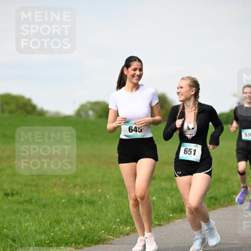 10.05.2026 - 8. Wedeler Halbmarathon Dr. Thomas Lammeyer http://msf.ph/oto/9695719 10.05.2026 11:21:52 Laufen 645, 651, 536 meine-sportfotos.de
