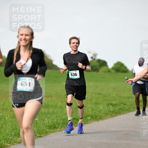 10.05.2026 - 8. Wedeler Halbmarathon Dr. Thomas Lammeyer http://msf.ph/oto/9695722 10.05.2026 11:21:53 Laufen 651, 536 meine-sportfotos.de