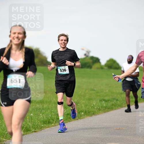 10.05.2026 - 8. Wedeler Halbmarathon Dr. Thomas Lammeyer http://msf.ph/oto/9695724 10.05.2026 11:21:53 Laufen 651, 536 meine-sportfotos.de