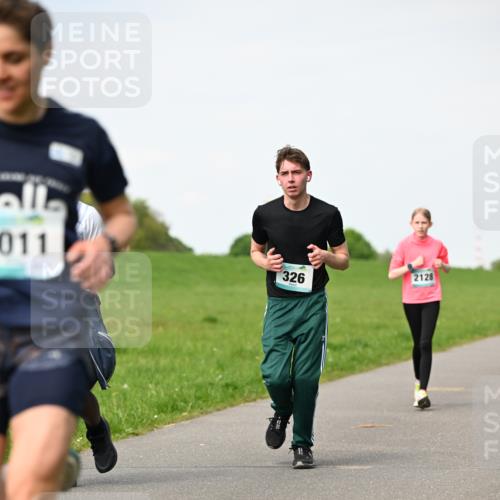 10.05.2026 - 8. Wedeler Halbmarathon Dr. Thomas Lammeyer http://msf.ph/oto/9695766 10.05.2026 11:21:57 Laufen 011, 326, 2123, 2128 meine-sportfotos.de