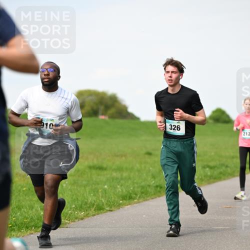 10.05.2026 - 8. Wedeler Halbmarathon Dr. Thomas Lammeyer http://msf.ph/oto/9695768 10.05.2026 11:21:58 Laufen 910, 326, 212 meine-sportfotos.de