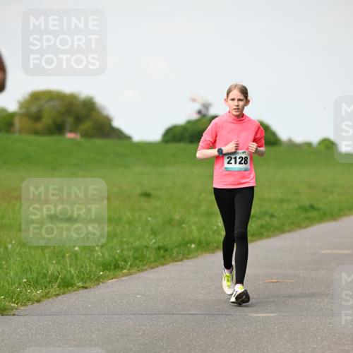 10.05.2026 - 8. Wedeler Halbmarathon Dr. Thomas Lammeyer http://msf.ph/oto/9695772 10.05.2026 11:21:59 Laufen 2128 meine-sportfotos.de