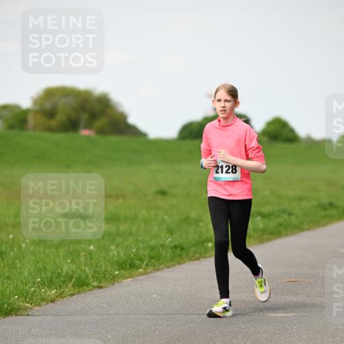 10.05.2026 - 8. Wedeler Halbmarathon Dr. Thomas Lammeyer http://msf.ph/oto/9695775 10.05.2026 11:22:00 Laufen 2128 meine-sportfotos.de