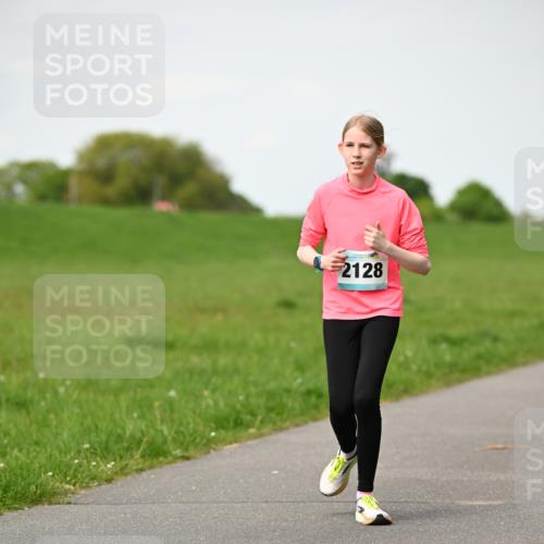 10.05.2026 - 8. Wedeler Halbmarathon Dr. Thomas Lammeyer http://msf.ph/oto/9695778 10.05.2026 11:22:00 Laufen 2128 meine-sportfotos.de
