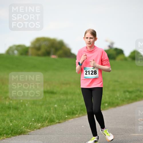 10.05.2026 - 8. Wedeler Halbmarathon Dr. Thomas Lammeyer http://msf.ph/oto/9695781 10.05.2026 11:22:01 Laufen 2128 meine-sportfotos.de