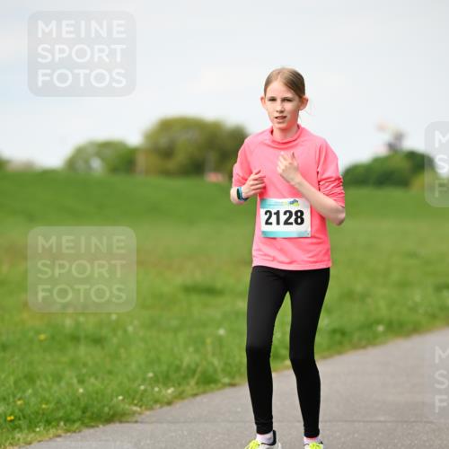 10.05.2026 - 8. Wedeler Halbmarathon Dr. Thomas Lammeyer http://msf.ph/oto/9695784 10.05.2026 11:22:01 Laufen 2128 meine-sportfotos.de