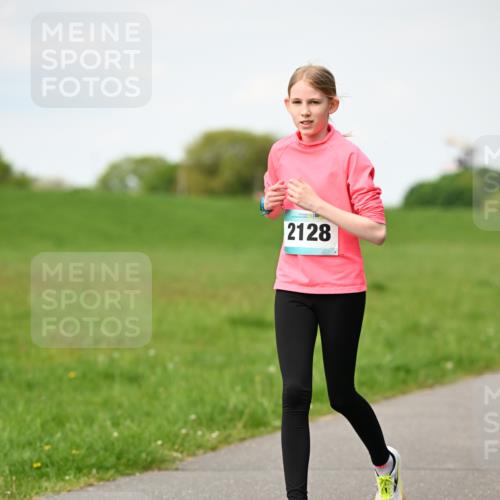10.05.2026 - 8. Wedeler Halbmarathon Dr. Thomas Lammeyer http://msf.ph/oto/9695785 10.05.2026 11:22:01 Laufen 2128 meine-sportfotos.de