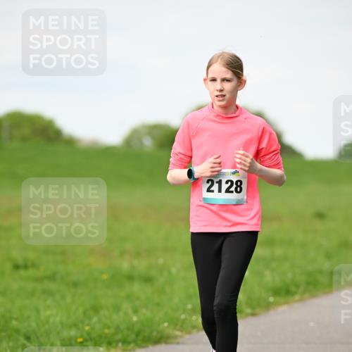 10.05.2026 - 8. Wedeler Halbmarathon Dr. Thomas Lammeyer http://msf.ph/oto/9695788 10.05.2026 11:22:02 Laufen 2128 meine-sportfotos.de