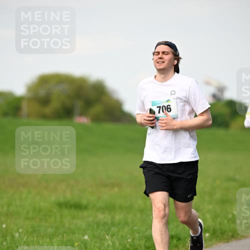 10.05.2026 - 8. Wedeler Halbmarathon Dr. Thomas Lammeyer http://msf.ph/oto/9695818 10.05.2026 11:22:10 Laufen 706 meine-sportfotos.de