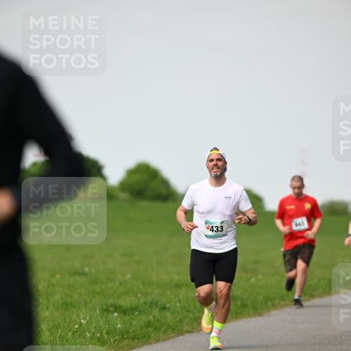 10.05.2026 - 8. Wedeler Halbmarathon Dr. Thomas Lammeyer http://msf.ph/oto/9695827 10.05.2026 11:22:12 Laufen 433, 843 meine-sportfotos.de