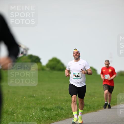 10.05.2026 - 8. Wedeler Halbmarathon Dr. Thomas Lammeyer http://msf.ph/oto/9695828 10.05.2026 11:22:12 Laufen 433, 943 meine-sportfotos.de