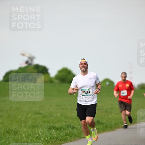 10.05.2026 - 8. Wedeler Halbmarathon Dr. Thomas Lammeyer http://msf.ph/oto/9695830 10.05.2026 11:22:12 Laufen 433 meine-sportfotos.de