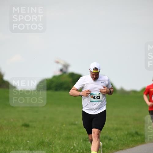 10.05.2026 - 8. Wedeler Halbmarathon Dr. Thomas Lammeyer http://msf.ph/oto/9695837 10.05.2026 11:22:13 Laufen 433 meine-sportfotos.de