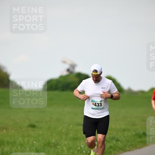10.05.2026 - 8. Wedeler Halbmarathon Dr. Thomas Lammeyer http://msf.ph/oto/9695838 10.05.2026 11:22:14 Laufen 433 meine-sportfotos.de