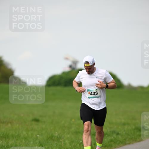 10.05.2026 - 8. Wedeler Halbmarathon Dr. Thomas Lammeyer http://msf.ph/oto/9695839 10.05.2026 11:22:14 Laufen 433 meine-sportfotos.de