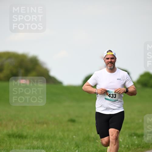 10.05.2026 - 8. Wedeler Halbmarathon Dr. Thomas Lammeyer http://msf.ph/oto/9695843 10.05.2026 11:22:14 Laufen 433 meine-sportfotos.de