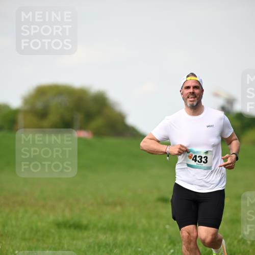 10.05.2026 - 8. Wedeler Halbmarathon Dr. Thomas Lammeyer http://msf.ph/oto/9695845 10.05.2026 11:22:15 Laufen 433 meine-sportfotos.de