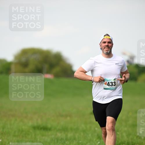 10.05.2026 - 8. Wedeler Halbmarathon Dr. Thomas Lammeyer http://msf.ph/oto/9695847 10.05.2026 11:22:15 Laufen 433 meine-sportfotos.de