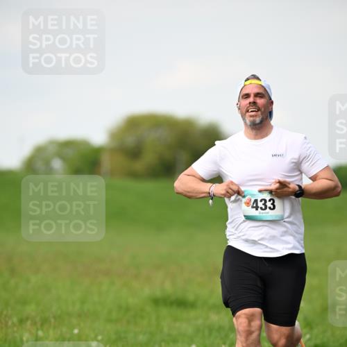10.05.2026 - 8. Wedeler Halbmarathon Dr. Thomas Lammeyer http://msf.ph/oto/9695851 10.05.2026 11:22:15 Laufen 433 meine-sportfotos.de