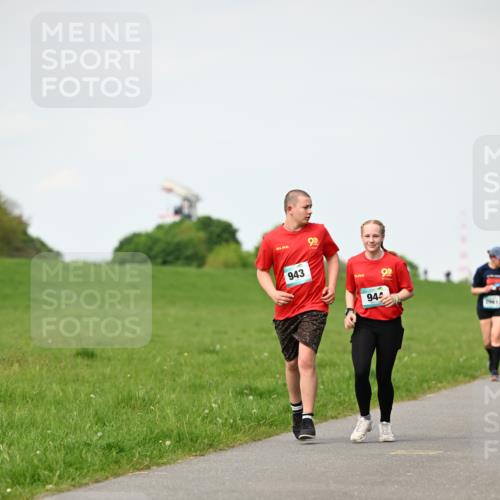 10.05.2026 - 8. Wedeler Halbmarathon Dr. Thomas Lammeyer http://msf.ph/oto/9695859 10.05.2026 11:22:17 Laufen 943, 944 meine-sportfotos.de