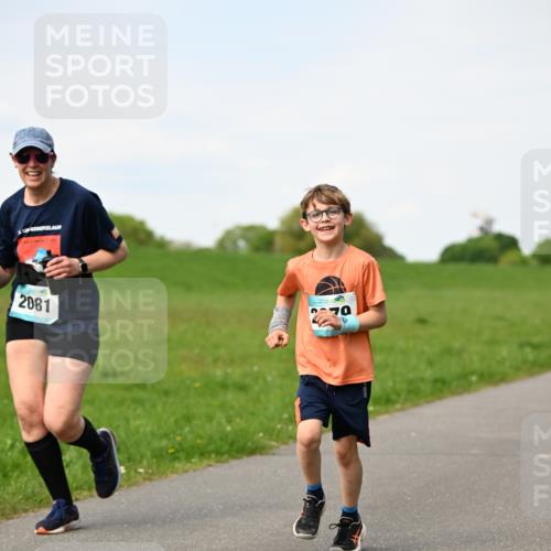 10.05.2026 - 8. Wedeler Halbmarathon Dr. Thomas Lammeyer http://msf.ph/oto/9695913 10.05.2026 11:22:30 Laufen 2081 meine-sportfotos.de
