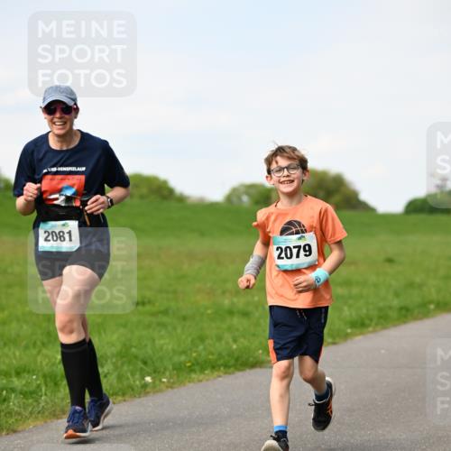 10.05.2026 - 8. Wedeler Halbmarathon Dr. Thomas Lammeyer http://msf.ph/oto/9695914 10.05.2026 11:22:30 Laufen 2081, 2079 meine-sportfotos.de