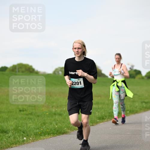 10.05.2026 - 8. Wedeler Halbmarathon Dr. Thomas Lammeyer http://msf.ph/oto/9695956 10.05.2026 11:22:37 Laufen 2201, 2070 meine-sportfotos.de