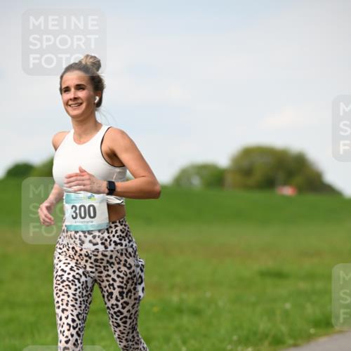 10.05.2026 - 8. Wedeler Halbmarathon Dr. Thomas Lammeyer http://msf.ph/oto/9695986 10.05.2026 11:22:48 Laufen 300 meine-sportfotos.de