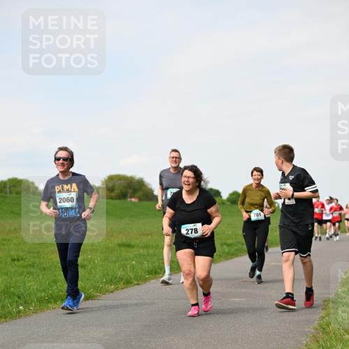 10.05.2026 - 8. Wedeler Halbmarathon Dr. Thomas Lammeyer http://msf.ph/oto/9696006 10.05.2026 11:22:52 Laufen 2060, 278, 701 meine-sportfotos.de