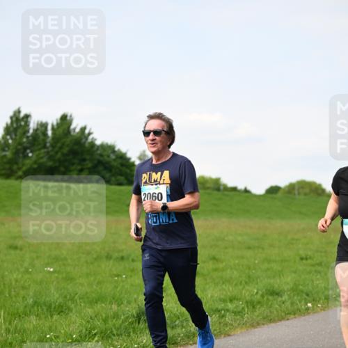 10.05.2026 - 8. Wedeler Halbmarathon Dr. Thomas Lammeyer http://msf.ph/oto/9696015 10.05.2026 11:22:54 Laufen 2060 meine-sportfotos.de