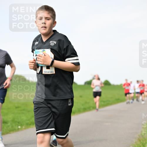 10.05.2026 - 8. Wedeler Halbmarathon Dr. Thomas Lammeyer http://msf.ph/oto/9696021 10.05.2026 11:22:56 Laufen  meine-sportfotos.de