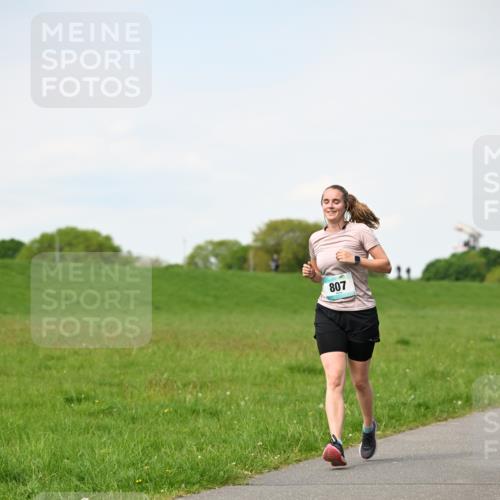 10.05.2026 - 8. Wedeler Halbmarathon Dr. Thomas Lammeyer http://msf.ph/oto/9696025 10.05.2026 11:22:58 Laufen 807 meine-sportfotos.de