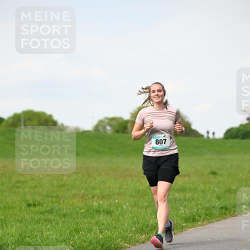 10.05.2026 - 8. Wedeler Halbmarathon Dr. Thomas Lammeyer http://msf.ph/oto/9696028 10.05.2026 11:22:59 Laufen 807 meine-sportfotos.de
