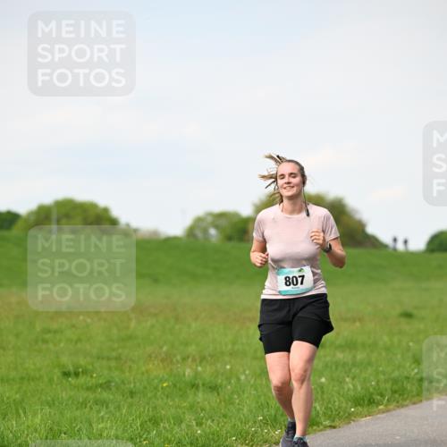 10.05.2026 - 8. Wedeler Halbmarathon Dr. Thomas Lammeyer http://msf.ph/oto/9696029 10.05.2026 11:22:59 Laufen 807 meine-sportfotos.de