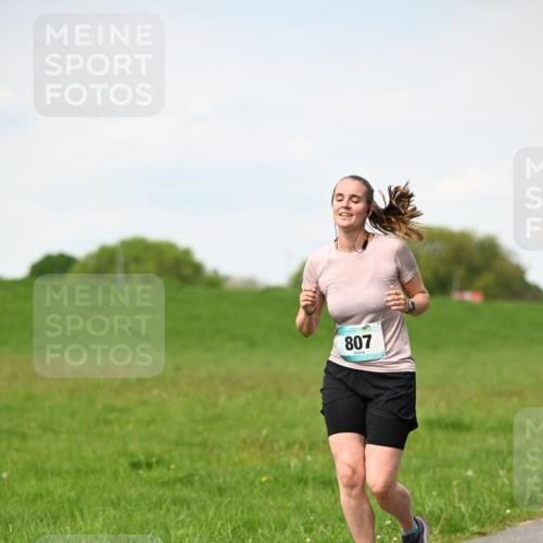 10.05.2026 - 8. Wedeler Halbmarathon Dr. Thomas Lammeyer http://msf.ph/oto/9696032 10.05.2026 11:22:59 Laufen 807 meine-sportfotos.de