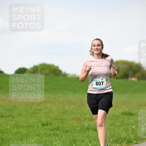 10.05.2026 - 8. Wedeler Halbmarathon Dr. Thomas Lammeyer http://msf.ph/oto/9696033 10.05.2026 11:22:59 Laufen 807 meine-sportfotos.de
