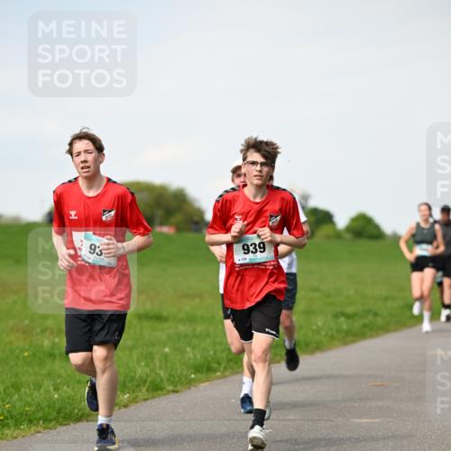 10.05.2026 - 8. Wedeler Halbmarathon Dr. Thomas Lammeyer http://msf.ph/oto/9696045 10.05.2026 11:23:02 Laufen 939, 126 meine-sportfotos.de