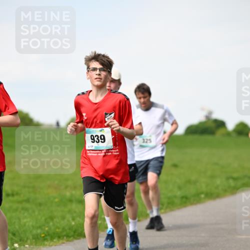 10.05.2026 - 8. Wedeler Halbmarathon Dr. Thomas Lammeyer http://msf.ph/oto/9696052 10.05.2026 11:23:03 Laufen 939, 126 meine-sportfotos.de