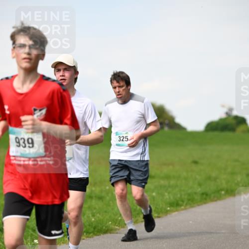 10.05.2026 - 8. Wedeler Halbmarathon Dr. Thomas Lammeyer http://msf.ph/oto/9696054 10.05.2026 11:23:03 Laufen 939, 325 meine-sportfotos.de