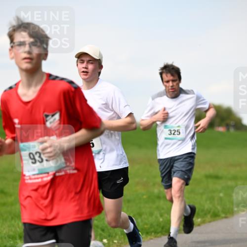 10.05.2026 - 8. Wedeler Halbmarathon Dr. Thomas Lammeyer http://msf.ph/oto/9696056 10.05.2026 11:23:04 Laufen 325 meine-sportfotos.de