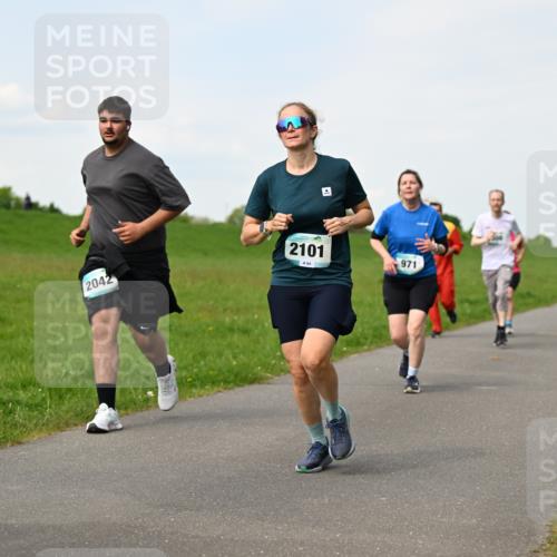 10.05.2026 - 8. Wedeler Halbmarathon Dr. Thomas Lammeyer http://msf.ph/oto/9696084 10.05.2026 11:23:11 Laufen 2042, 2101, 971 meine-sportfotos.de