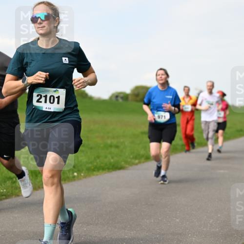 10.05.2026 - 8. Wedeler Halbmarathon Dr. Thomas Lammeyer http://msf.ph/oto/9696088 10.05.2026 11:23:12 Laufen 2042, 2101 meine-sportfotos.de
