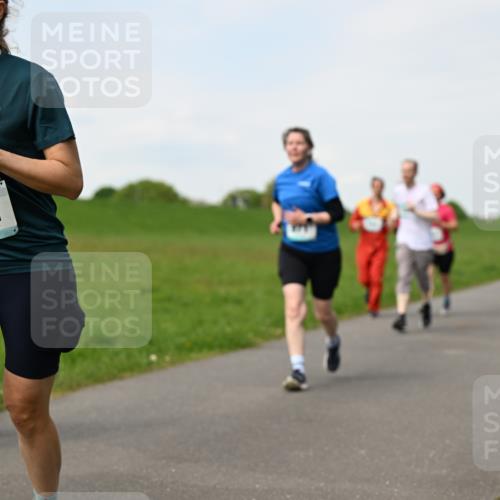 10.05.2026 - 8. Wedeler Halbmarathon Dr. Thomas Lammeyer http://msf.ph/oto/9696091 10.05.2026 11:23:12 Laufen 2101 meine-sportfotos.de