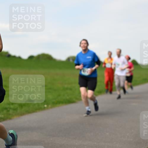 10.05.2026 - 8. Wedeler Halbmarathon Dr. Thomas Lammeyer http://msf.ph/oto/9696092 10.05.2026 11:23:12 Laufen 101 meine-sportfotos.de