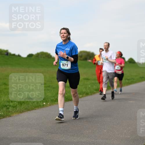 10.05.2026 - 8. Wedeler Halbmarathon Dr. Thomas Lammeyer http://msf.ph/oto/9696096 10.05.2026 11:23:13 Laufen 971 meine-sportfotos.de