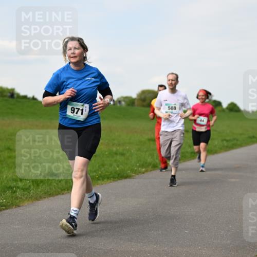 10.05.2026 - 8. Wedeler Halbmarathon Dr. Thomas Lammeyer http://msf.ph/oto/9696100 10.05.2026 11:23:13 Laufen 971, 508 meine-sportfotos.de