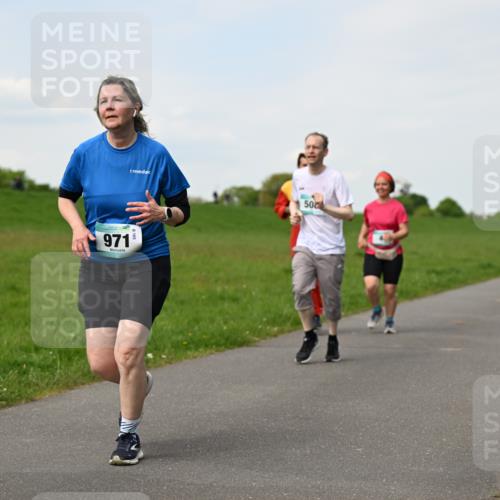 10.05.2026 - 8. Wedeler Halbmarathon Dr. Thomas Lammeyer http://msf.ph/oto/9696102 10.05.2026 11:23:13 Laufen 971 meine-sportfotos.de