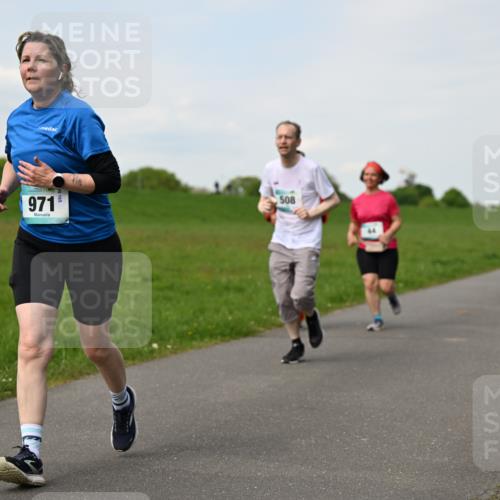 10.05.2026 - 8. Wedeler Halbmarathon Dr. Thomas Lammeyer http://msf.ph/oto/9696103 10.05.2026 11:23:14 Laufen 971, 508 meine-sportfotos.de