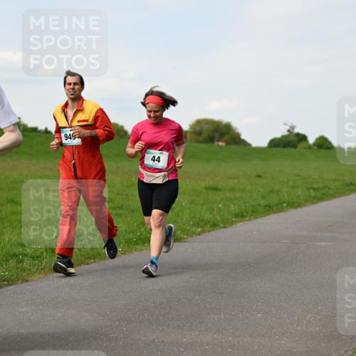 10.05.2026 - 8. Wedeler Halbmarathon Dr. Thomas Lammeyer http://msf.ph/oto/9696111 10.05.2026 11:23:15 Laufen 508, 117, 945 meine-sportfotos.de